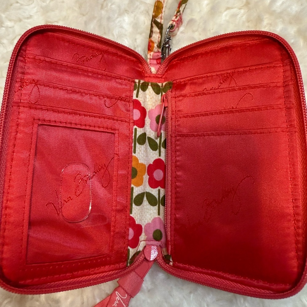 Vera Bradley Women’s Wristlet Wallet in “Folkloric” Pattern - Picture 7 of 7